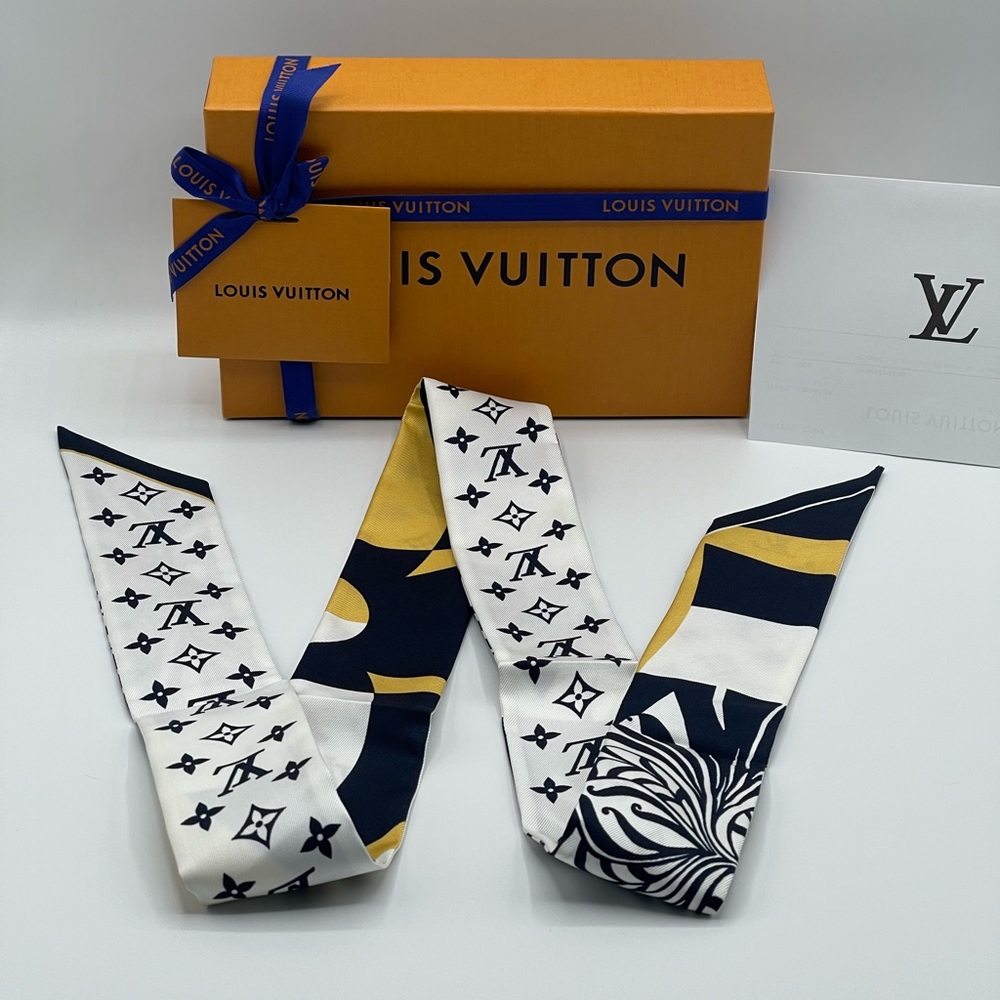 Louis Vuitton Runway Graphic Bb Blason Bandeau Neckerchief Scarf Limited Edition